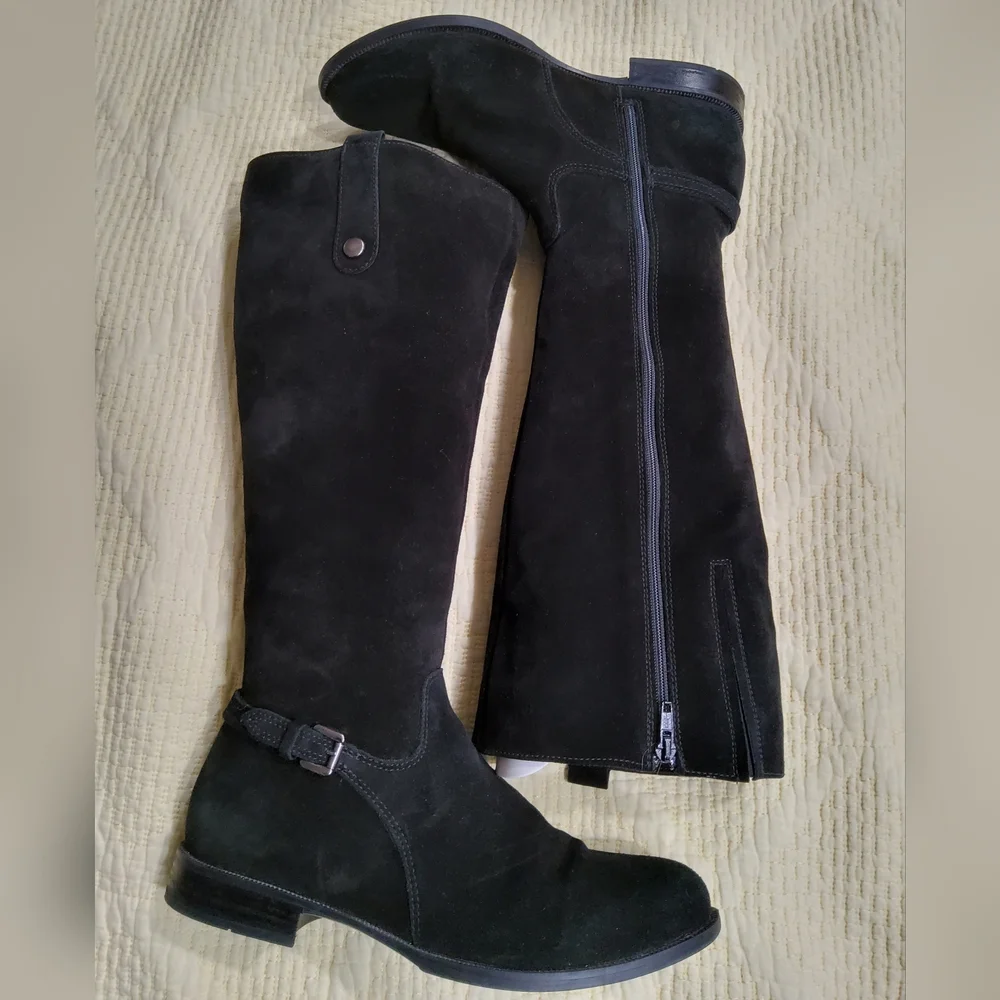 La Canadienne Suede Tall Boots Size 8,5